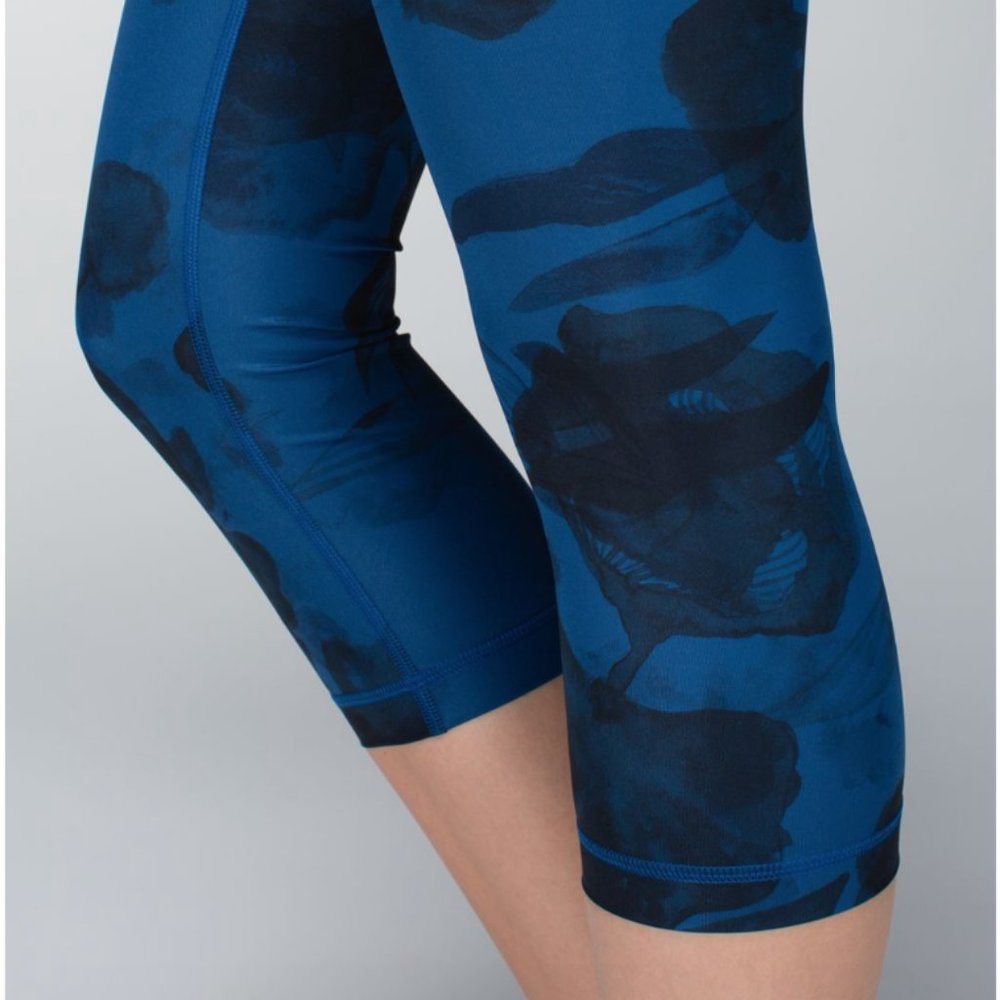 Lululemon Wunder Under Crop II *Full-On Luxtreme Jumbo Inky Floral 4 - Picture 6 of 16